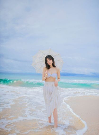 一个女