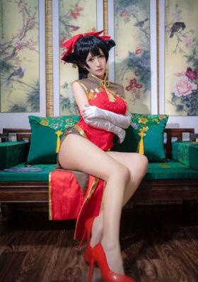 少妇羞涩呻吟乳沟偷拍视频